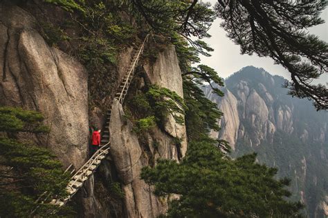 泰山和黃山哪個難爬？且論兩山之雄奇與攀登之艱難